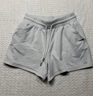 Alo Yoga Womens Heather Grey Accolade Sweat Shorts Size S W5813R thumbnail 1