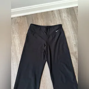 Nike Dri-FIT Black Yoga Pants Sweatpants Flare Leggings Comfy Size S 4 6 thumbnail 2
