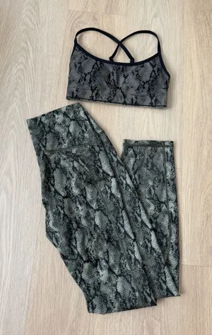 Fabletics 2 Piece set Sports Bra/Define PowerHold High-Waisted Legging Small thumbnail 1