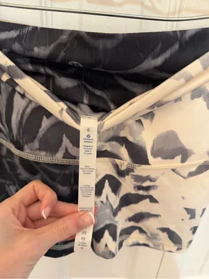 Lululemon Boogie Down Short Roll Down 2" Yoga Lounge Size 6 thumbnail 4