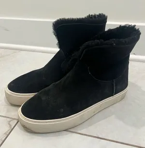 UGG Black Lynus Sneakers Size 7.5 US thumbnail 1