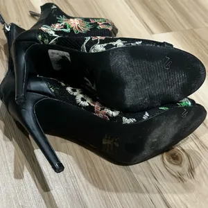 Cape Robbin Black Mesh Floral Embroidered Open Toed Booties Women’s 9 thumbnail 5