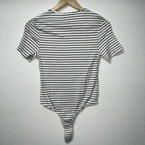 New Lulus White and‎ Black Striped Short Sleeve Bodysuit Women’s Size Medium thumbnail 2