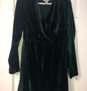 Crushed velvet green holiday dress criss cross detail H&M women’s size 10. thumbnail 8