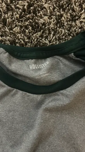 Hollister Baby Tee thumbnail 3