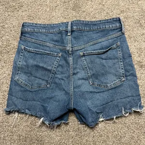 Old navy high rise short  thumbnail 3