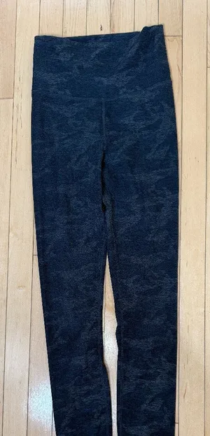 Vuori Clean Elevation Leggings Charcoal Black Camouflage Print Size thumbnail 1