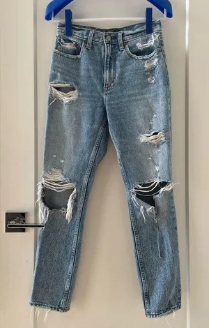 Abercrombie and Fitch Mom Jeans Ripped Distressed Jeans Size 25 thumbnail 1