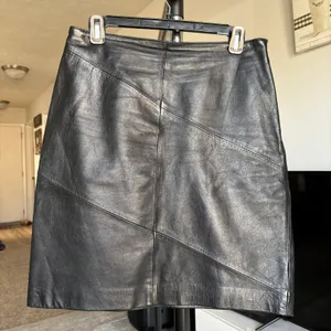 Women’s . Leather Skirt Size 6 thumbnail 1