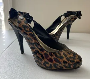 Steve Madden women’s Mevas glossy leopard‎ print bow sling back pumps heels 8.5 thumbnail 1