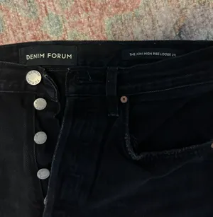 Aritzia Joni High Rise Loose- Black Ripped Jeans thumbnail 7