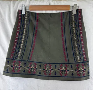 Abercrombie‎ & Fitch Olive Green Faux Suede Embroidered Mini Skirt Womens Size 6 thumbnail 1