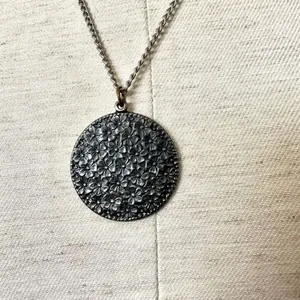 Silver tone circle floral pendant necklace Silver thumbnail 2
