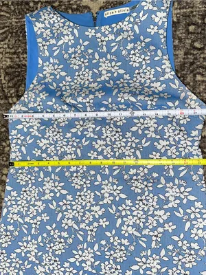Alice & Olivia Women’s Size 6 Blue & White Floral Jacquard Sleeveless Dress thumbnail 7