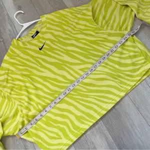 Nike Zebra Sweater womens Yellow (medium) icon clash neon crop athleisure retro thumbnail 2