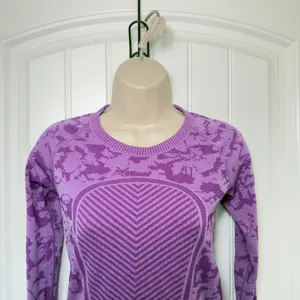 Lululemon Women’s 6 Purple Top Run Swiftly Tech Long Sleeve‎ Yoga Athleisure thumbnail 3