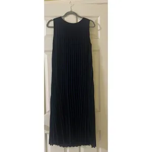 J. McLaughlin Sleeveless Pleated Midi Dress XS Navy Blue Lined Wedding Prom Chic thumbnail 10