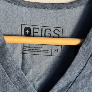 Figs scrub zipper pockets thumbnail 4