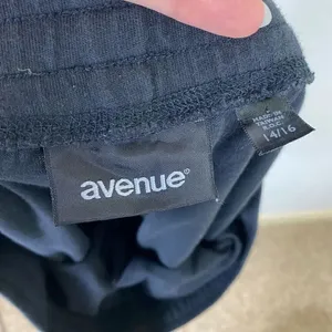 Avenue Black & White Side Striped Athletic Gym Shorts Size 14/16 thumbnail 3