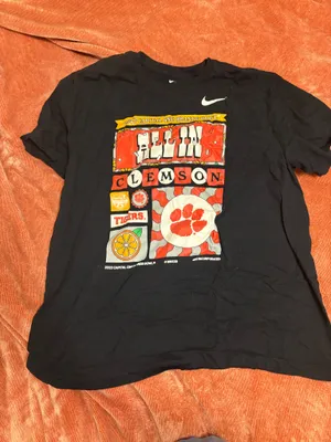 Nike tee shirt thumbnail 1