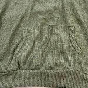 Janet Chung green quarter zip sweater. M Mock neck front pocket 3/4 sleeve. Soft thumbnail 4