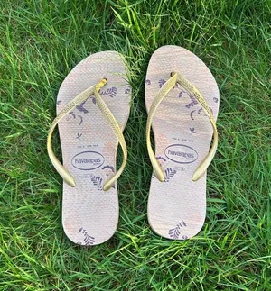 NWOT Brown Havaianas Flip Flops thumbnail 1