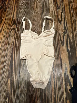 SKIMS NWOT Light Beige Seamless Sculpting Thong Bodysuit size medium thumbnail 2