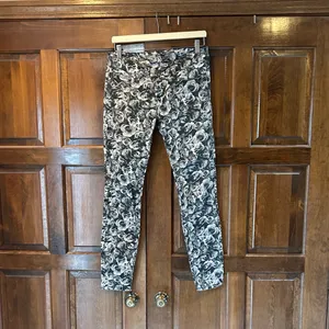 Seven7 Black White Floral Rose Print‎ Skinny Jeans Women's Size 4 Stretch Denim thumbnail 2