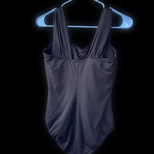 Jantzen size M one piece swim with ruched side. thumbnail 2