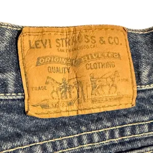 Vintage Levis High Rise Tapered Leg Jeans Made in USA Medium Wash Denim Size 18 thumbnail 8