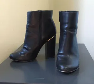 Kurt Geiger CARVELA Vegan Leather Black Side Zip Gold Metal Trim 3.75” Block Heel Boots EUC 6 thumbnail 3
