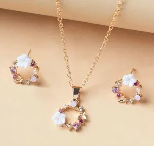Flower necklace and earrings set thumbnail 1