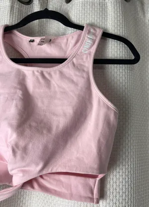 Gymshark Crop thumbnail 2
