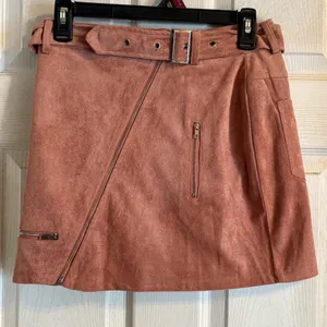White Fox Pink Mini Skirt Womens Size 8 Zipper Accents Coquette‎ Barbiecore Belt thumbnail 1