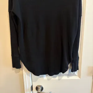 Aritzia TNA Black Waffle Knit Long Sleeve Turtleneck Cardigan Sweatshirt thumbnail 3