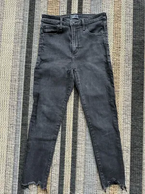 Abercrombie High-Rise Simone Ankle Jeans thumbnail 1