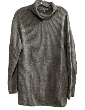 Elizabeth and James Women's Gray Ribbed Turtleneck‎ Sweater Size M thumbnail 1