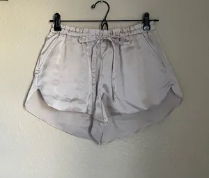 Abercrombie & Fitch Satin Sleep Shorts Size S Champagne Cream Flowy Fluttery thumbnail 1