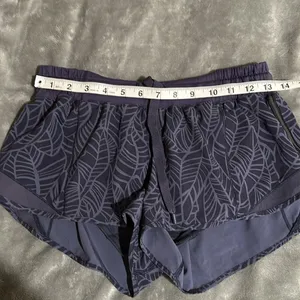 Lululemon Pretty Palm Size 6 Hotty Hot Shorts thumbnail 10