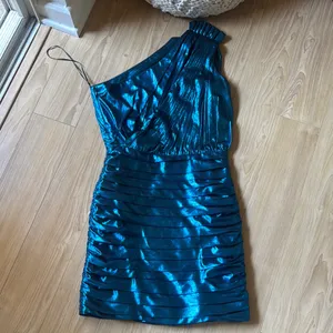 Retrofete metallic Blue One-Shoulder Dress thumbnail 2