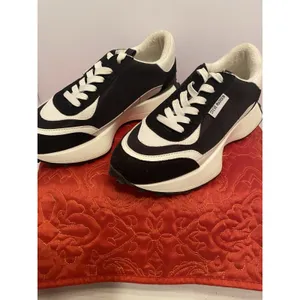 Steve Madden DIVERSION Sneakers Womens 8.5 Black White Retro Athletic Comfort thumbnail 2