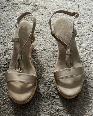 Good Wedge Heels thumbnail 1