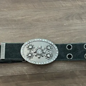 - Gray belt with metal flower and stone detail buckle y2k thumbnail 2