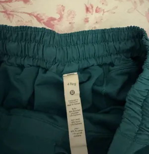 Lululemon Hotty Hot Short 2.5” thumbnail 3