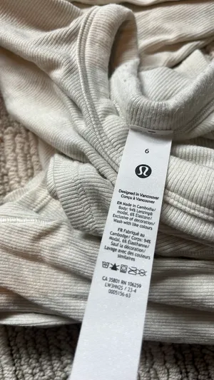 Lululemon Cropped Long Sleeve thumbnail 5