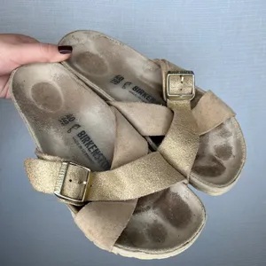 Birkenstock Arizona 9 Metallic Gold Leather Double Strap‎ Buckle Sandals Size 40 thumbnail 1