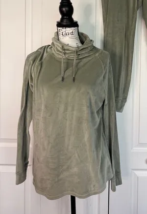32 Degrees Heat Women's Olive Green Velour Jogger Set thumbnail 1