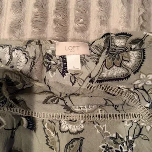 Loft Outlet Sage Green Floral Paisley‎ Ladder Lace Keyhole Back Blouse Large thumbnail 3