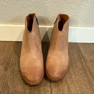 Frye‎ Nora Short Zipper Boot Almond Toe Tan Block Heel Womens Size 8.5B thumbnail 2