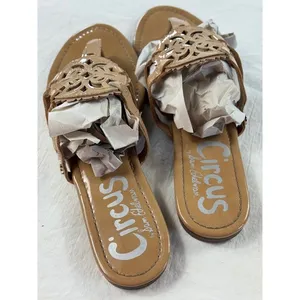 Circus by Sam Edelman Cherry Tan Patent‎ Medallion Thong Flat Sandals Mens 9.5M thumbnail 3